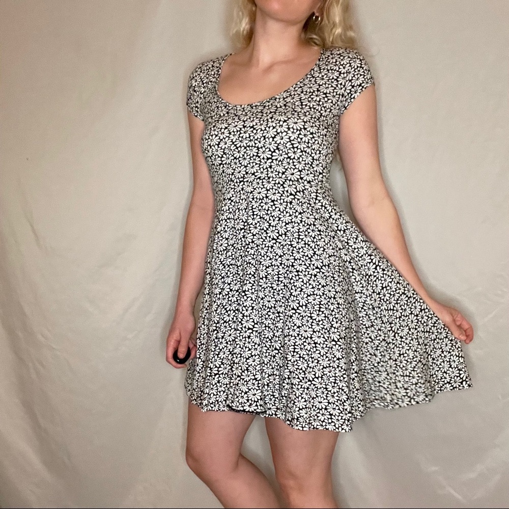 Black and white floral dress - Picture 1 of 4
